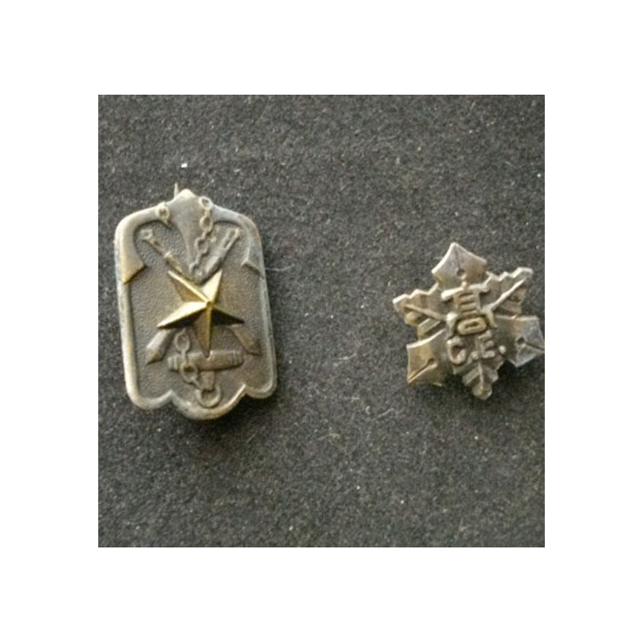 JAPON : deux insignes de la seconde guerre mondiale de dimension 2,8 cm par 1,7 pour le plus grand en métal