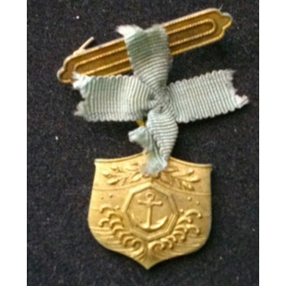 JAPON : une médaille de la seconde guerre mondiale de dimension 2,3 x 2,5 cm environ en métal doré
