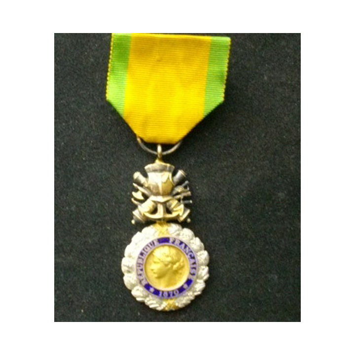 FRANCE : médaille militaire en parfait état d'émail en argent modèle 1870 valeur et discipline