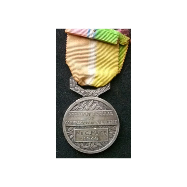 FRANCE : médaille du syndicat général du commerce et de l'industrie attribuée en 1949 à Mme C. Maire en bronze argenté