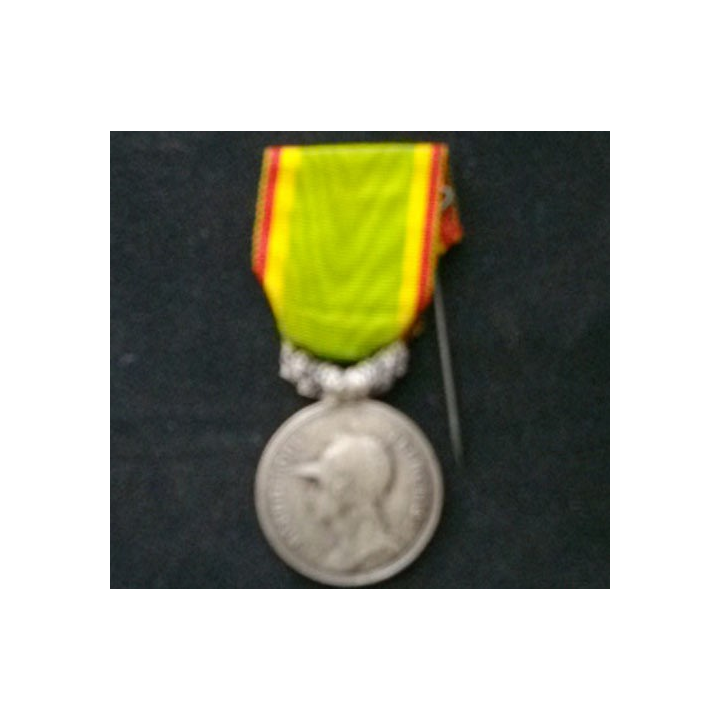 FRANCE : médaille de la société républicaine d'encouragement au dévouement en bronze argenté de diamètre 3 cm