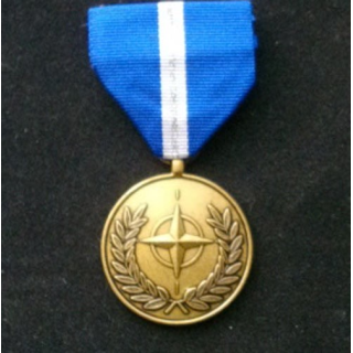 OTAN : médaille commémorative de l'OTAN non article 5 dans les Balkans