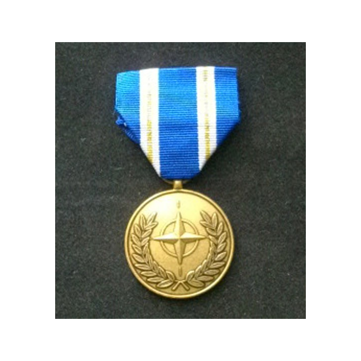OTAN : médaille commémorative de l'OTAN pour l'opération "effort actif"