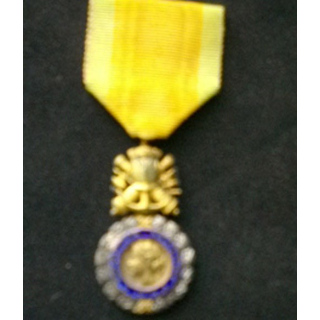 FRANCE : médaille militaire en parfait état d'émail en argent modèle 1870 valeur et discipline ruban un peu passé