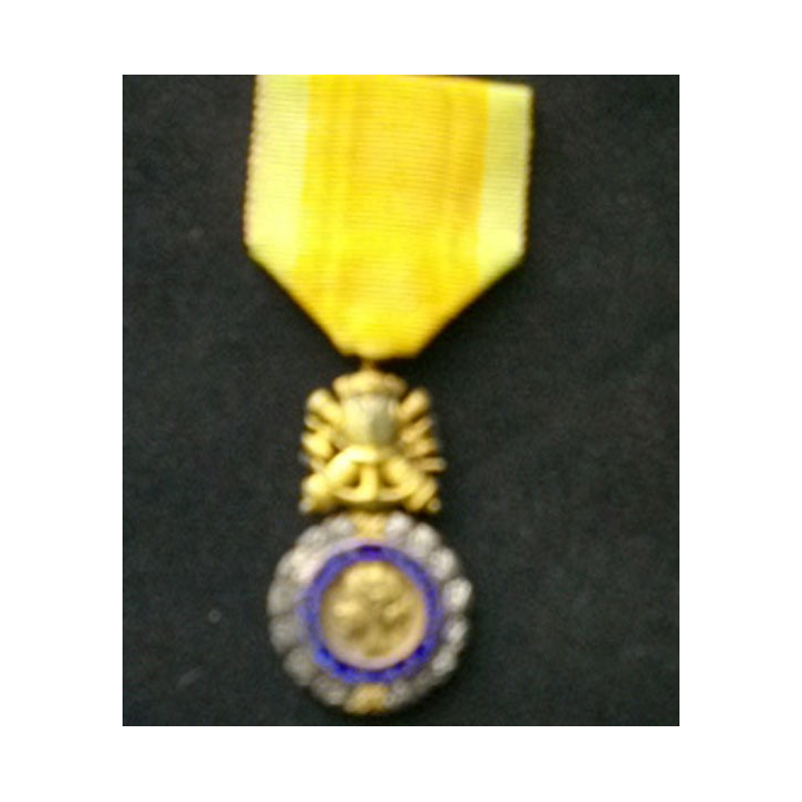 FRANCE : médaille militaire en parfait état d'émail en argent modèle 1870 valeur et discipline ruban un peu passé