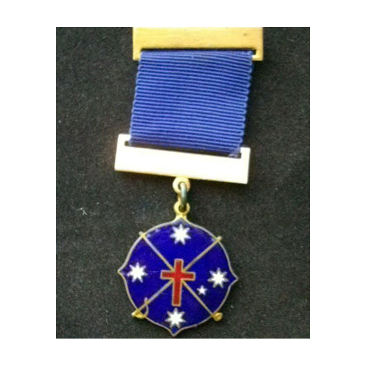 AUSTRALIE : médaille religieuse australienne en émail bleu et ruban bleu de dimension 3,7 cm x 9 cm