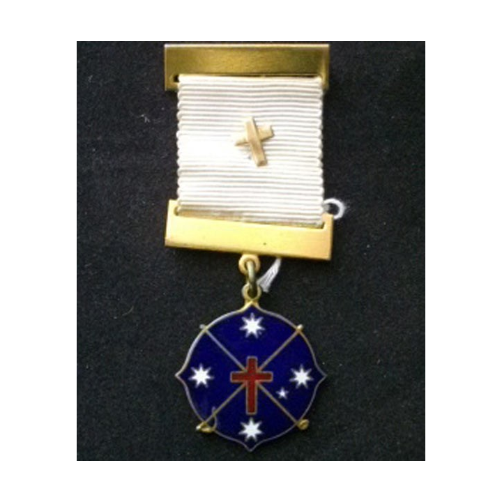 AUSTRALIE : médaille religieuse australienne en émail bleu et ruban blanc de dimension 3,7 cm x 9 cm