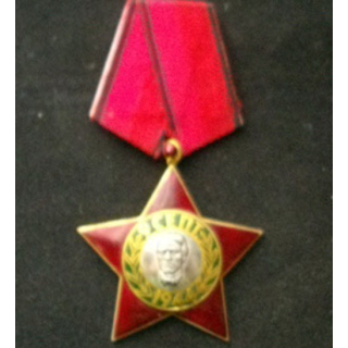 BULGARIE : médaille de l'Ordre du 9 septembre 1944 de 3° Classe pour civils en émail rouge de dimension 5,5 cm x 10 cm