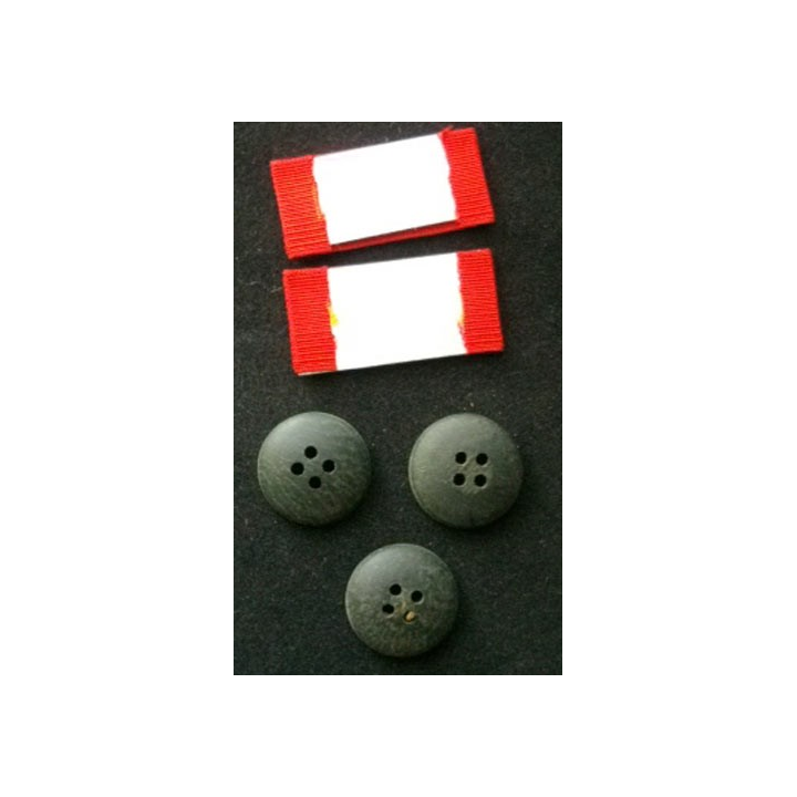 JAPON : deux galons et 3 boutons d'uniformes japonais datant de la 2° guerre mondiale