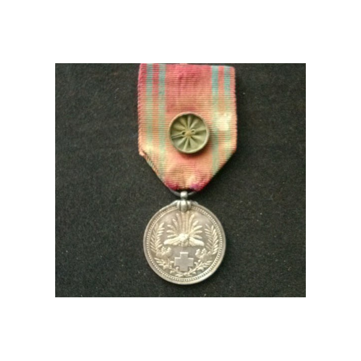 JAPON : médaille de 1° classe de la Croix Rouge japonaise datant de la seconde guerre mondiale ou années 1950