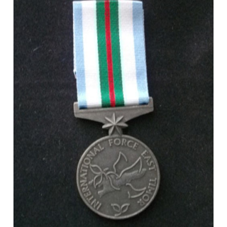 ONU : médaille de la force internationale au Timor Oriental International Force east Timor