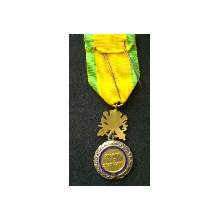 FRANCE : médaille militaire en métal argenté du 9° type 5° république valeur et discipline avec 1 étoile