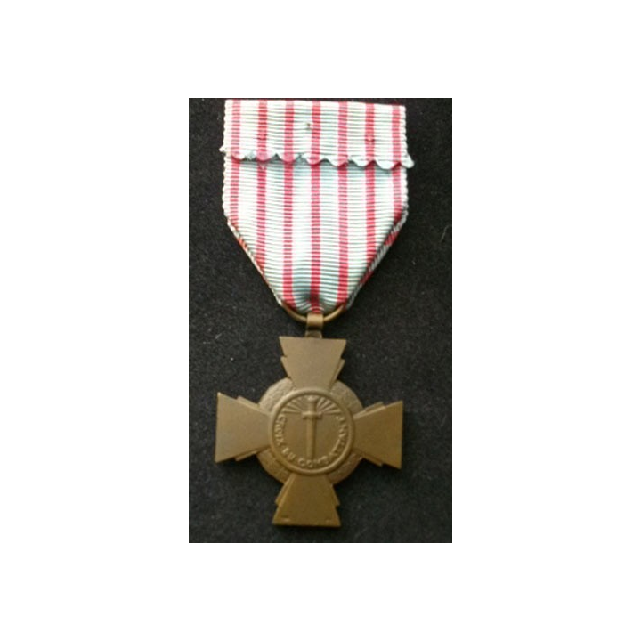 FRANCE : Croix du combattant en bronze -1-