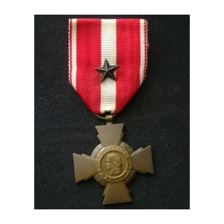 FRANCE : Croix de la valeur militaire en bronze avec citation (étoile de bronze) -1-