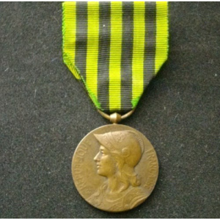 FRANCE : médaille commémorative de la guerre 1870-1871 en bronze diamètre 3 cm