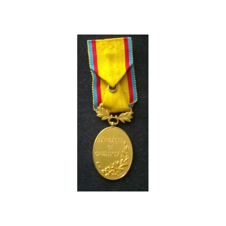 ROUMANIE : médaille de Carol Ier en bronze doré sans épées avec comme légende au dos "Barbatie si Crédinta"