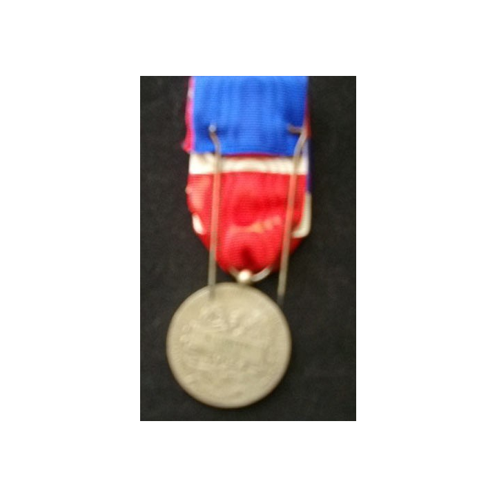 FRANCE : médaille du travail du ministère du travail et de la sécurité sociale en argent attribuée à A. Labbite 1958