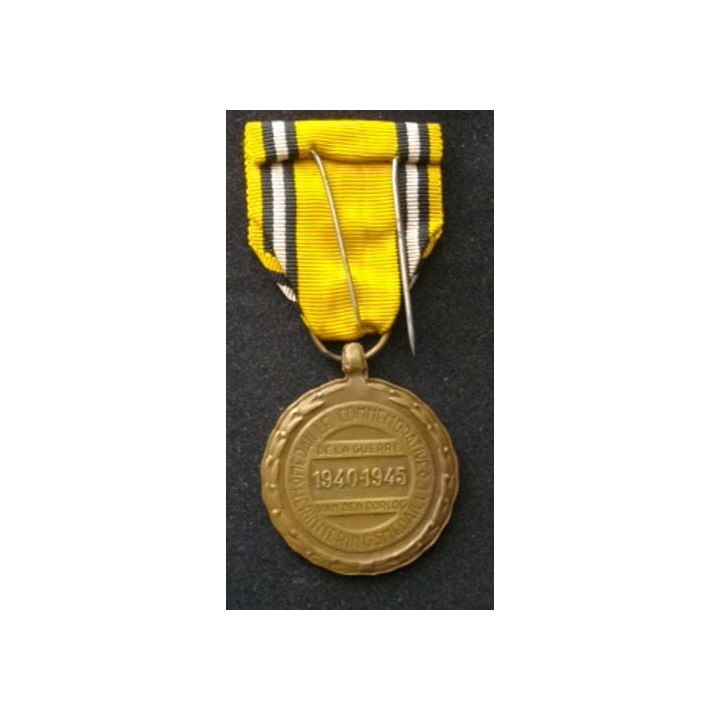 BELGIQUE : médaille commémorative 1940-1945 avec les sabres