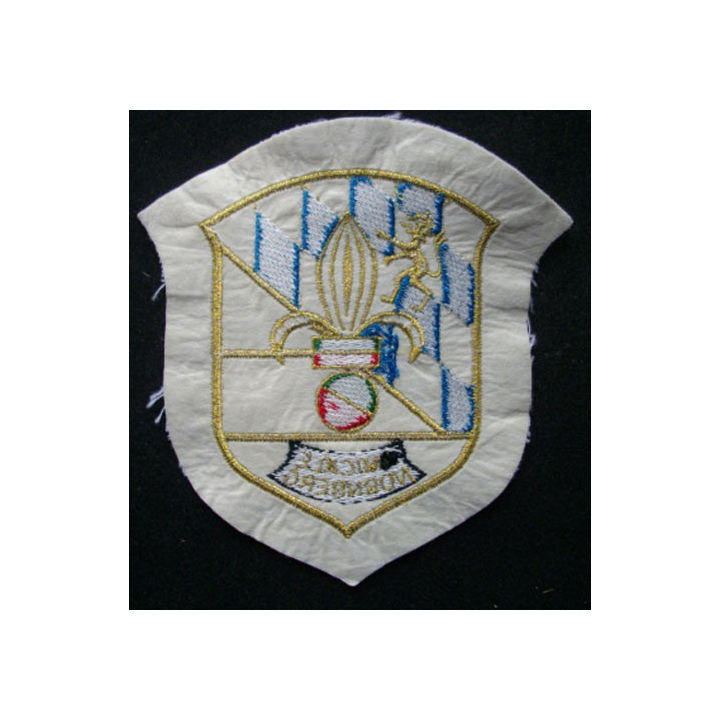 LEGION : insigne tissu de la légion de l'amicale de Nürnberg de taille 10,7 cm x 11,3 cm brodé en fils d'or