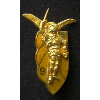 9° RCP : insigne du 9° régiment de chasseurs parachutistes couleur miel translucide fabrication Boussemart G.1366