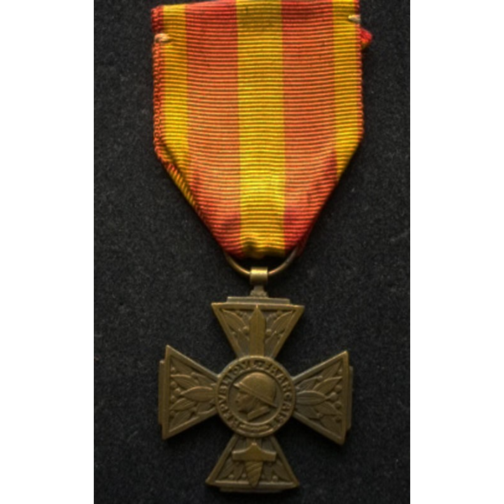 FRANCE : médaille de la croix du combattant volontaire de 1939-1945 en bronze