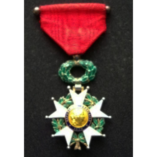 FRANCE : médaille de chevalier de l'Ordre de la légion d'Honneur 3° république émaux parfaits et centres en or