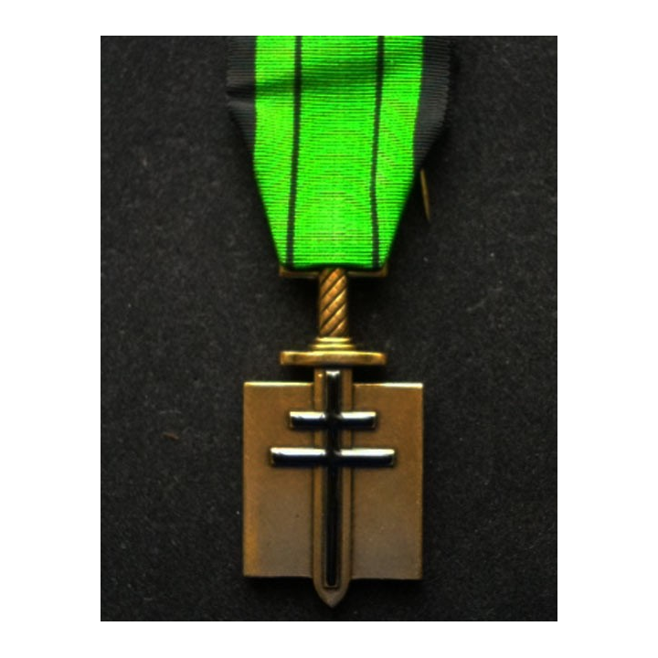FRANCE : médaille de l'Ordre de la Libération en émail et en bronze de très belle facture