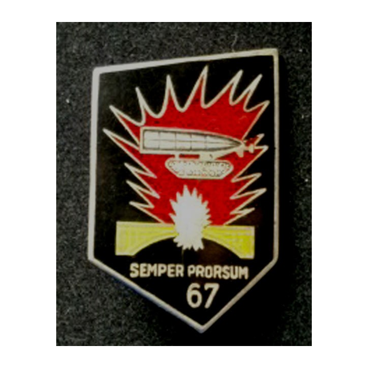 BELGIQUE : insigne de la 67° compagnie du Génie Belge avec comme devise "Semper prorsum" de fabrication Drago