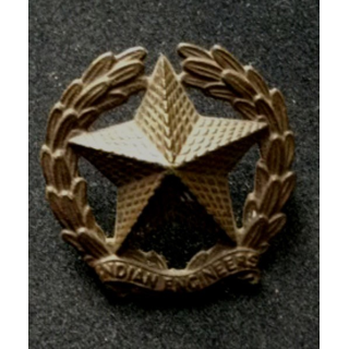 INDE : Insigne de casquette du génie indien en métal de largeur 3,8 cm
