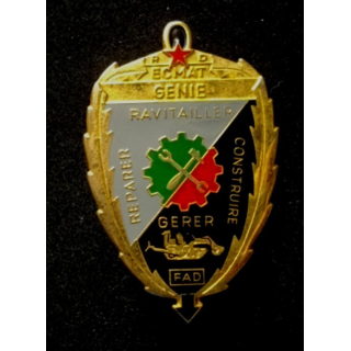 AFRIQUE : Insigne du génie africain de hauteur 6,4 cm en métal embouti