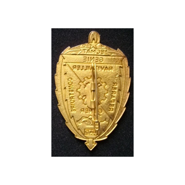 AFRIQUE : Insigne du génie africain de hauteur 6,4 cm en métal embouti