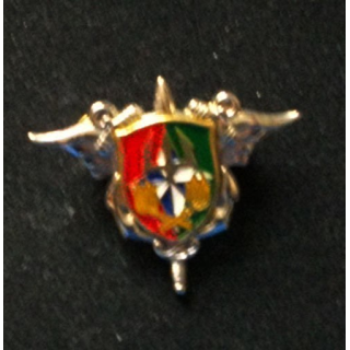 ESSENCES : insigne du service des essences de l'opération Trident KFOR (Kosovo Force) de fabrication locale