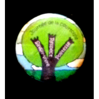 PIN'S : pin's de la journée de la courtoisie de diamètre 3,6 cm