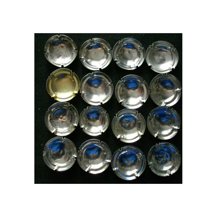 MUSELET : Lot de 16 muselets de bouteilles de champagne et de mousseux ou assimilés lot 14