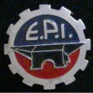 Insigne inconnu école du matériel ou de l'infanterie ou école civile d'ingénieur de fabrication Augis en alu peint