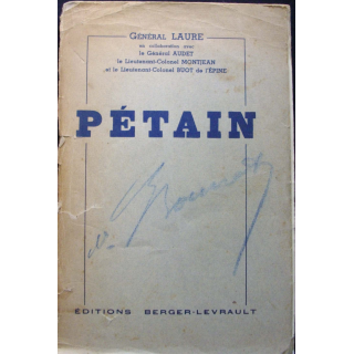 Livre intitulé Pétain écrit par le général Laure aux éditions Berger-Levrault Nancy 1941