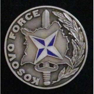 Médaille de la Kosovo Force offerte par LTG Yves de Kermabon
