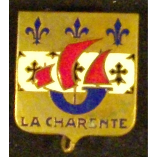 LA CHARENTE : insigne du pétrolier ravitailleur La Charente en Indochine 