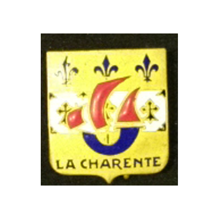 LA CHARENTE : insigne du pétrolier ravitailleur La Charente en Indochine