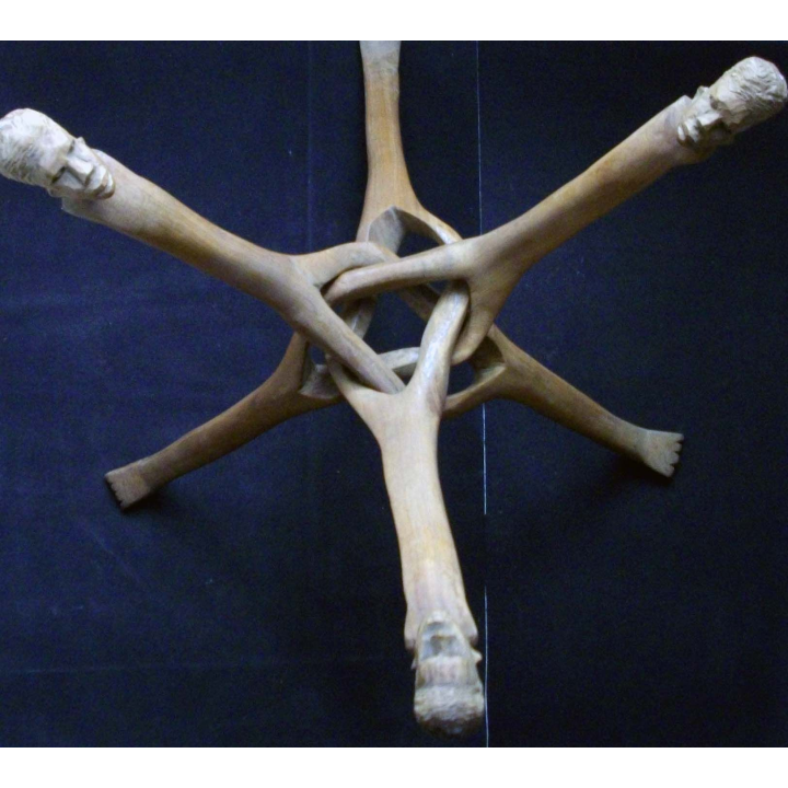 Magnifique support en bois sculpté de plateau de 33 cm de hauteur lorsqu'il est ouvert