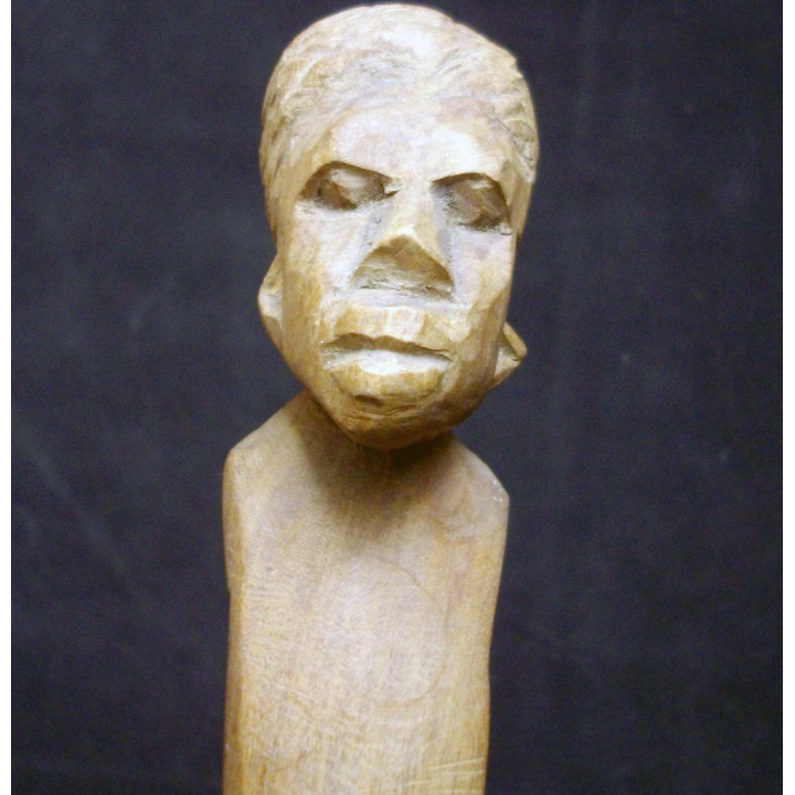 Magnifique support en bois sculpté de plateau de 33 cm de hauteur lorsqu'il est ouvert