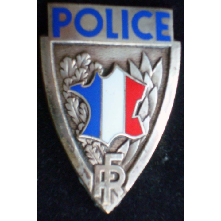 insigne Police nationale de fabrication Fraisse Demey en émail mais avec les attaches cassées