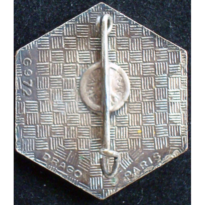 EAT de fabrication Drago Paris G.972 en émail dos guilloché boléro rond au nom du fabricant