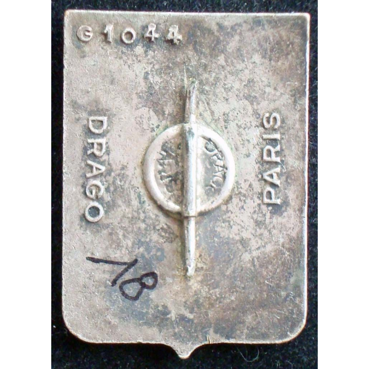 39°CC de fabrication Drago Paris G. 1044 en émail épingle coupée