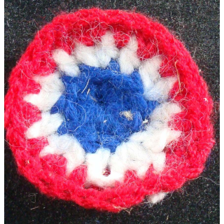 JOURNEE 1914 - 1918  :  insigne en laine du bleuet de France