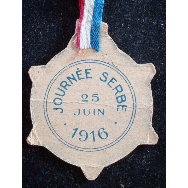 JOURNEE 1914 - 1918  :  insigne cartonné sur la journée serbe du 25 juin 1916