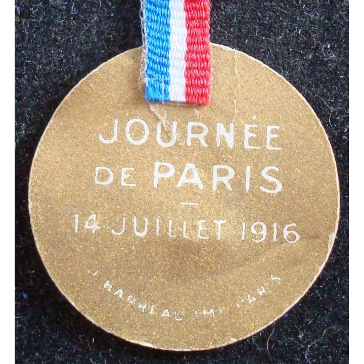 JOURNEE 1914 - 1918  :  insigne cartonné de la journée de Paris 14 juillet 1916