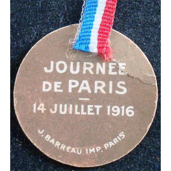 JOURNEE 1914 - 1918  :  insigne cartonné de la journée de Paris 14 juillet 1916