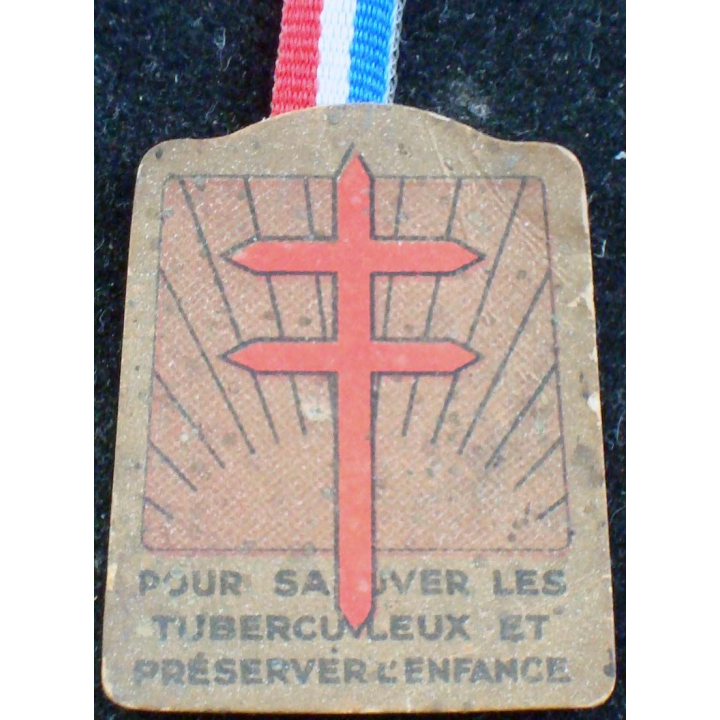 Insigne cartonné pour sauver les tuberculeux et préserver l'enfance