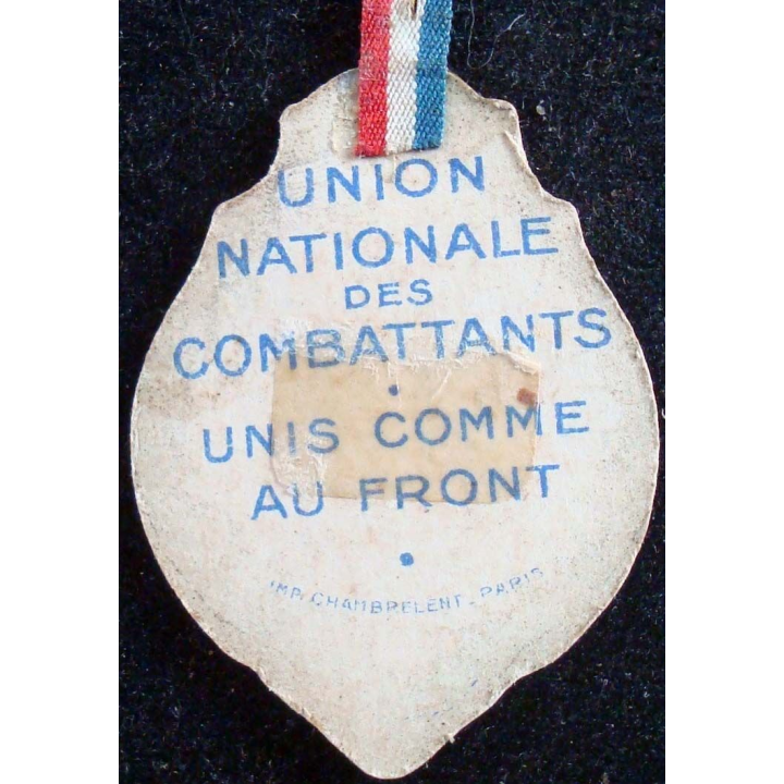 Insigne cartonné de l'Union nationale des combattants unis comme au front